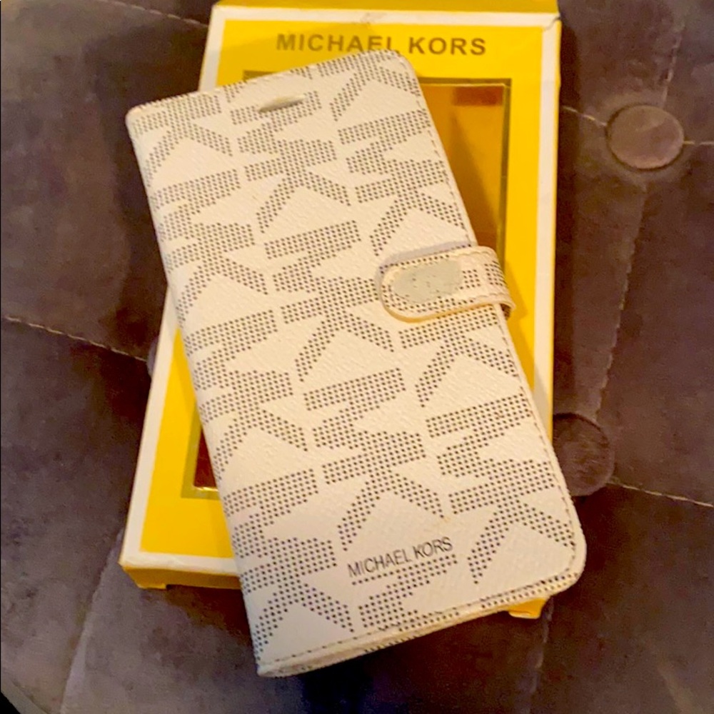 Michael Kors IPhone 8 Plus flip case ivory